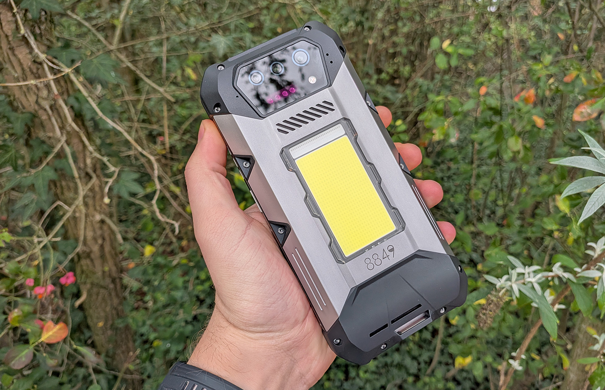 Getest: 8849 Hike belooft alles te zijn wat je in het wild nodig hebt