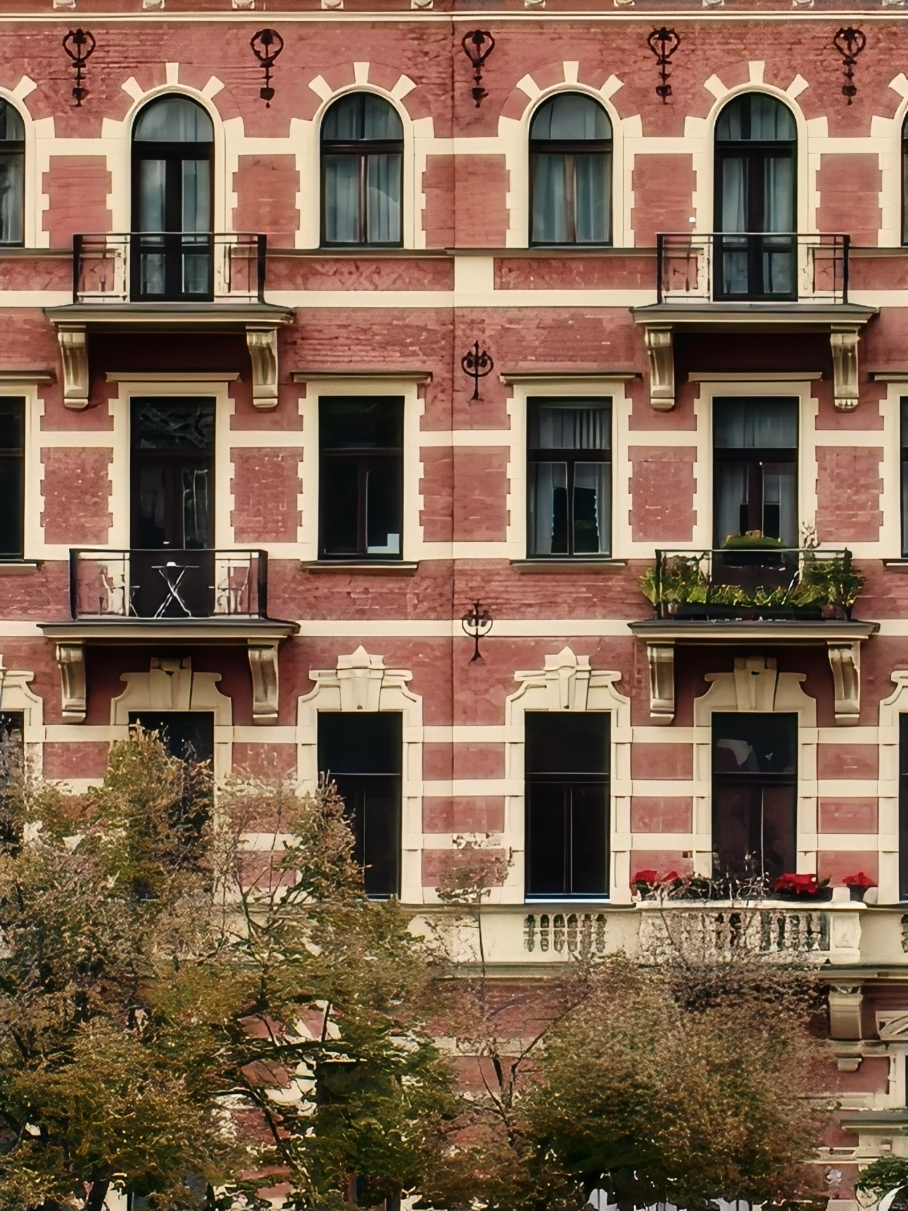Zicht op rivier en kade Praag